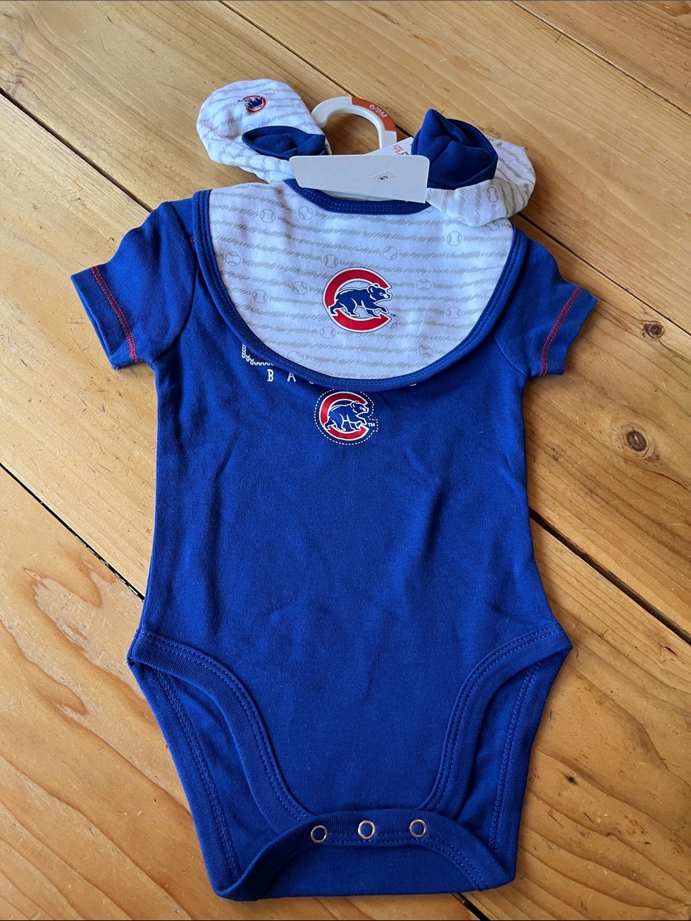 Chicago Cubs Infant Blue Bodysuit with Bib & Booties 6-9 months NWT